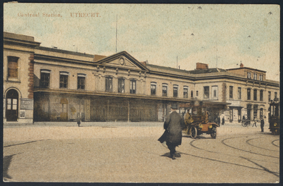 606147 Gezicht op het Centraal Station (Stationsplein) te Utrecht.